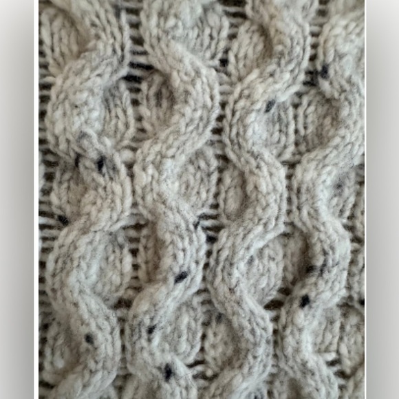 (8)MADEWELL•CableKnit•TurtleNeck•Sweater •80%wool 20%Nylon• Size Medium - Picture 9 of 9